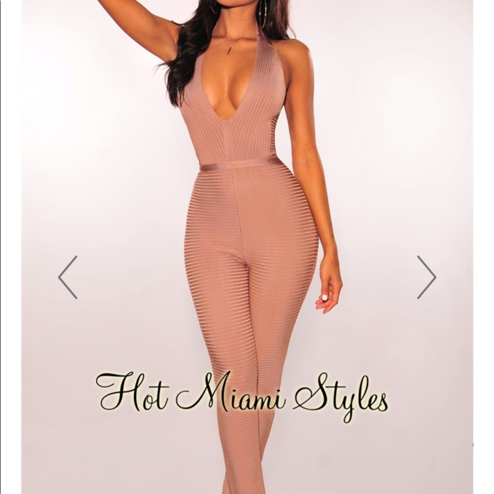 Hot Miami Styles Ribbed Bandage Halter Jumpsuit
